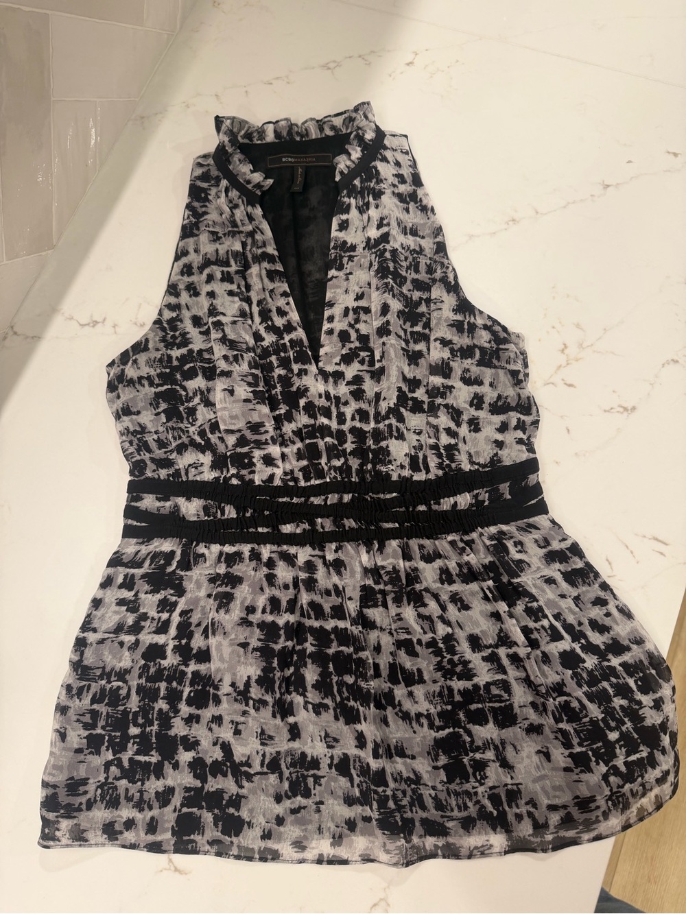 BCBG Max Azaria Sleeveless Black and Gray Patterned Women’s Top
